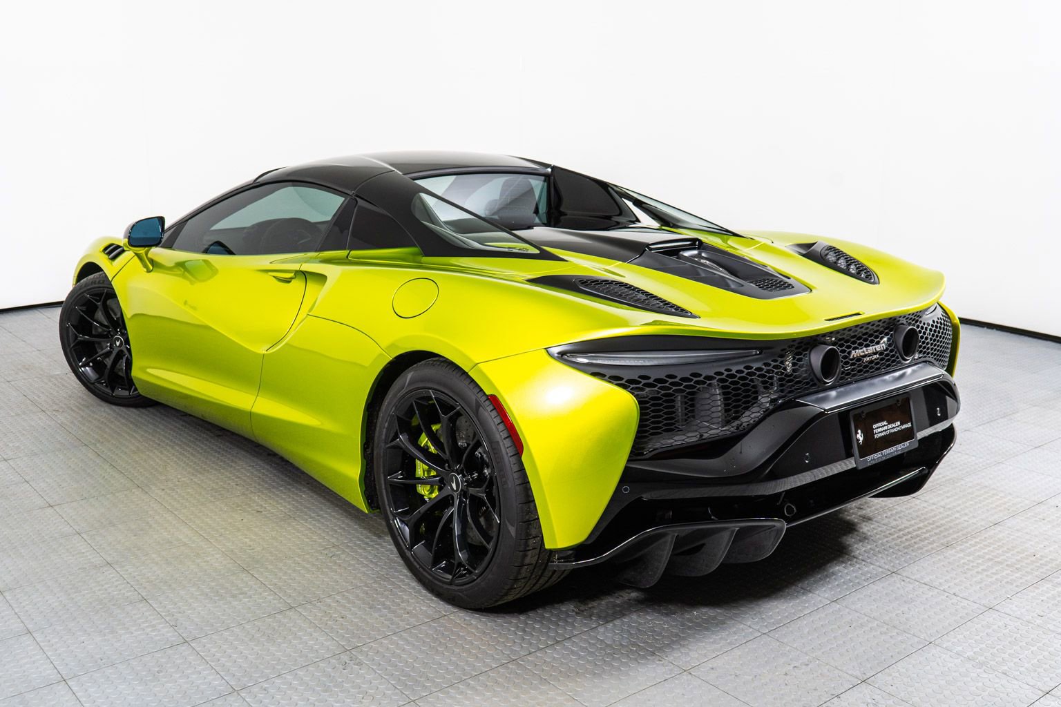 Used 2025 McLaren Artura Spider image 48