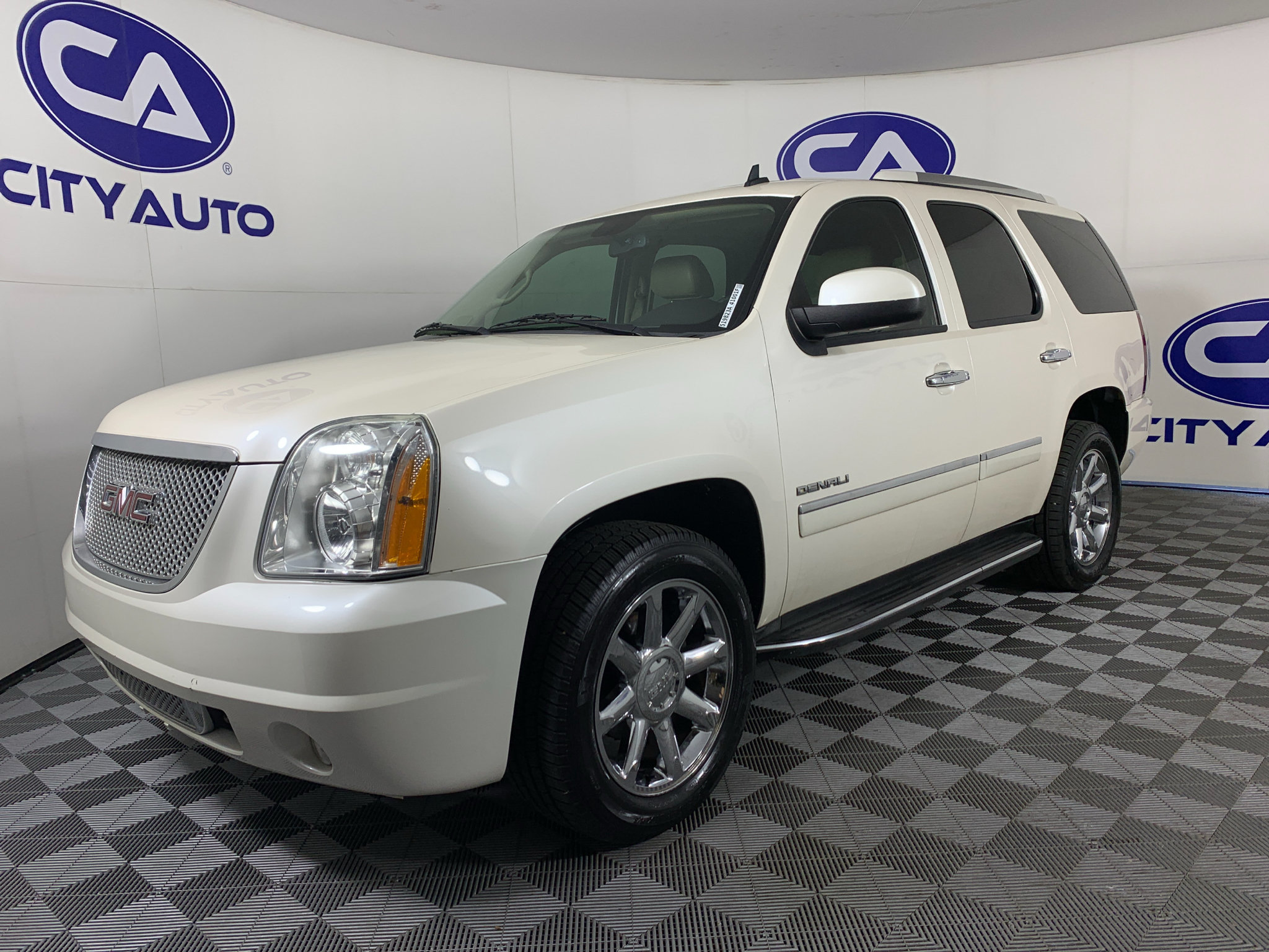 Used 2014 GMC Yukon Denali RWD image 7