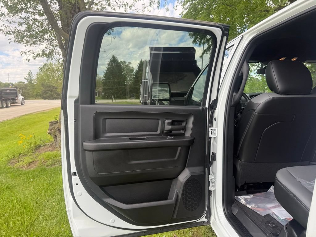 New 2024 RAM 5500 Tradesman AWD/4WD image 32