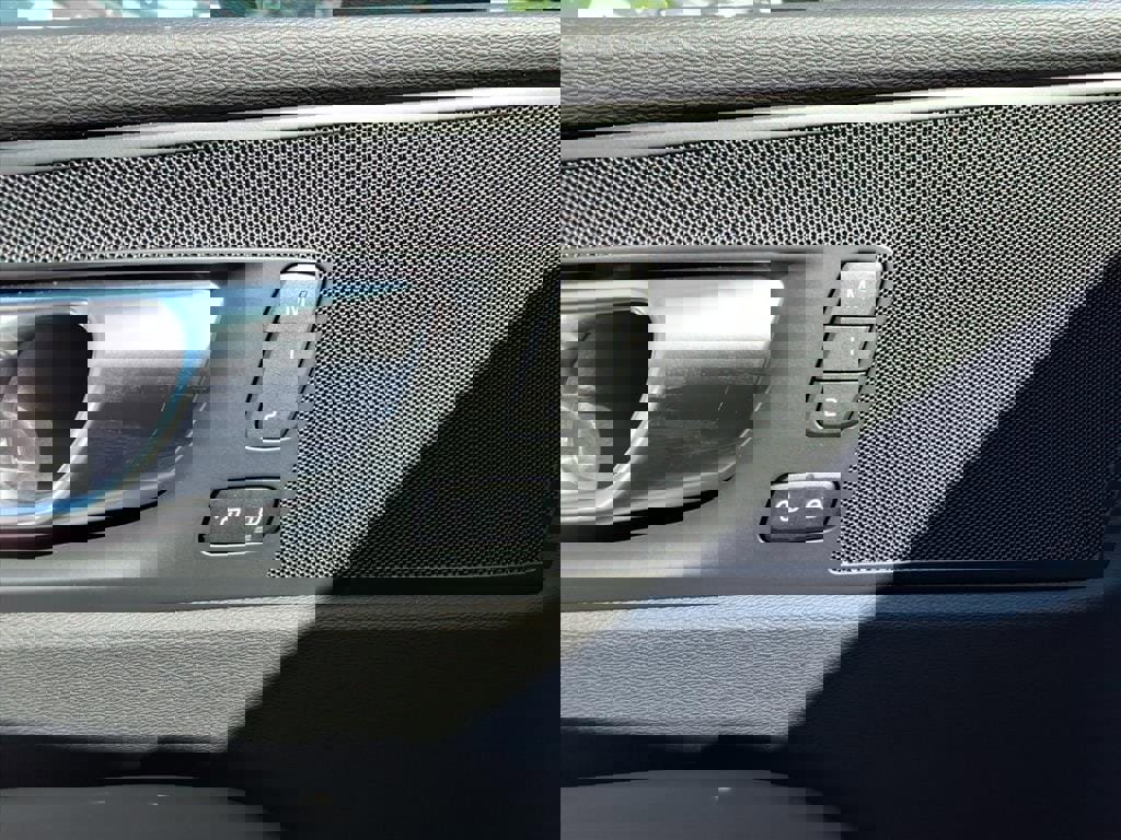 New 2026 Volvo XC60 B5 Core w/ Climate Package image 12