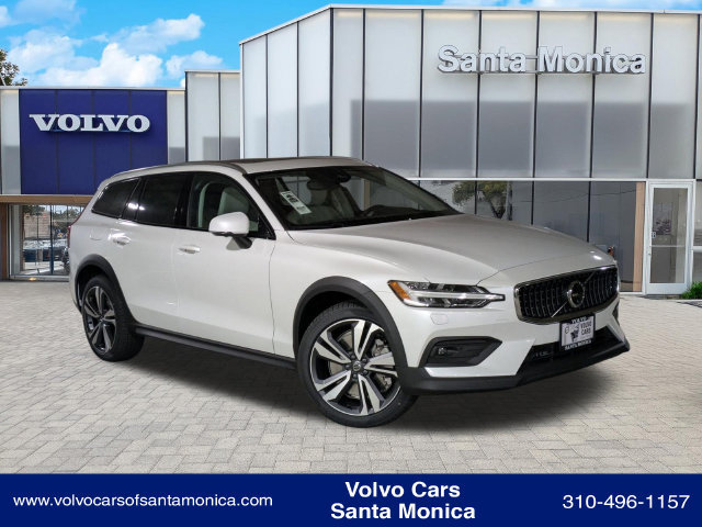 New 2026 Volvo V60 B5 Cross Country Plus w/ Protection Package Premier