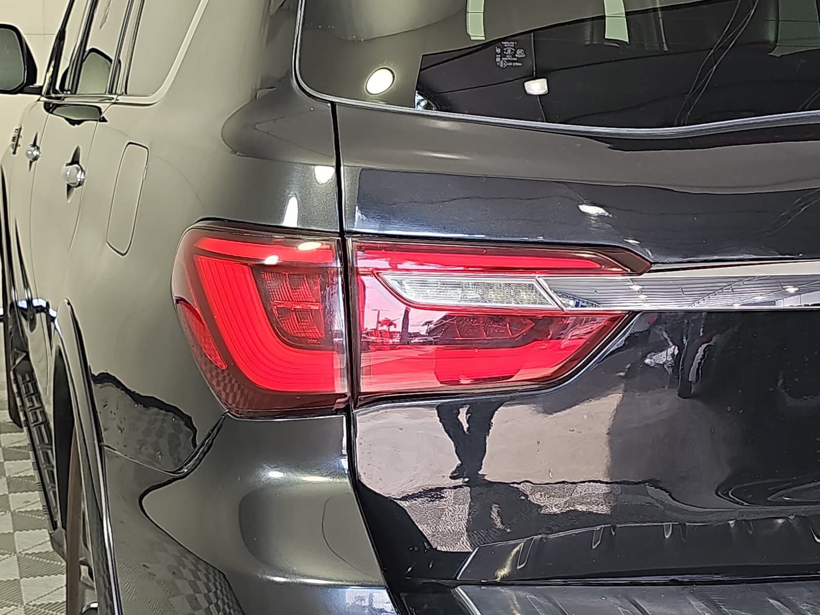 Used 2023 INFINITI QX80 Premium Select w/ Cargo Package AWD/4WD image 32