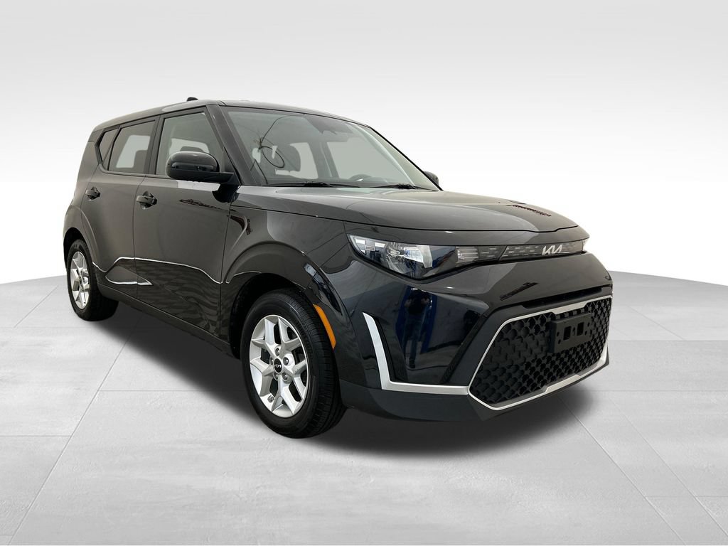 Used 2023 Kia Soul LX w/ LX Technology Package FWD image 7