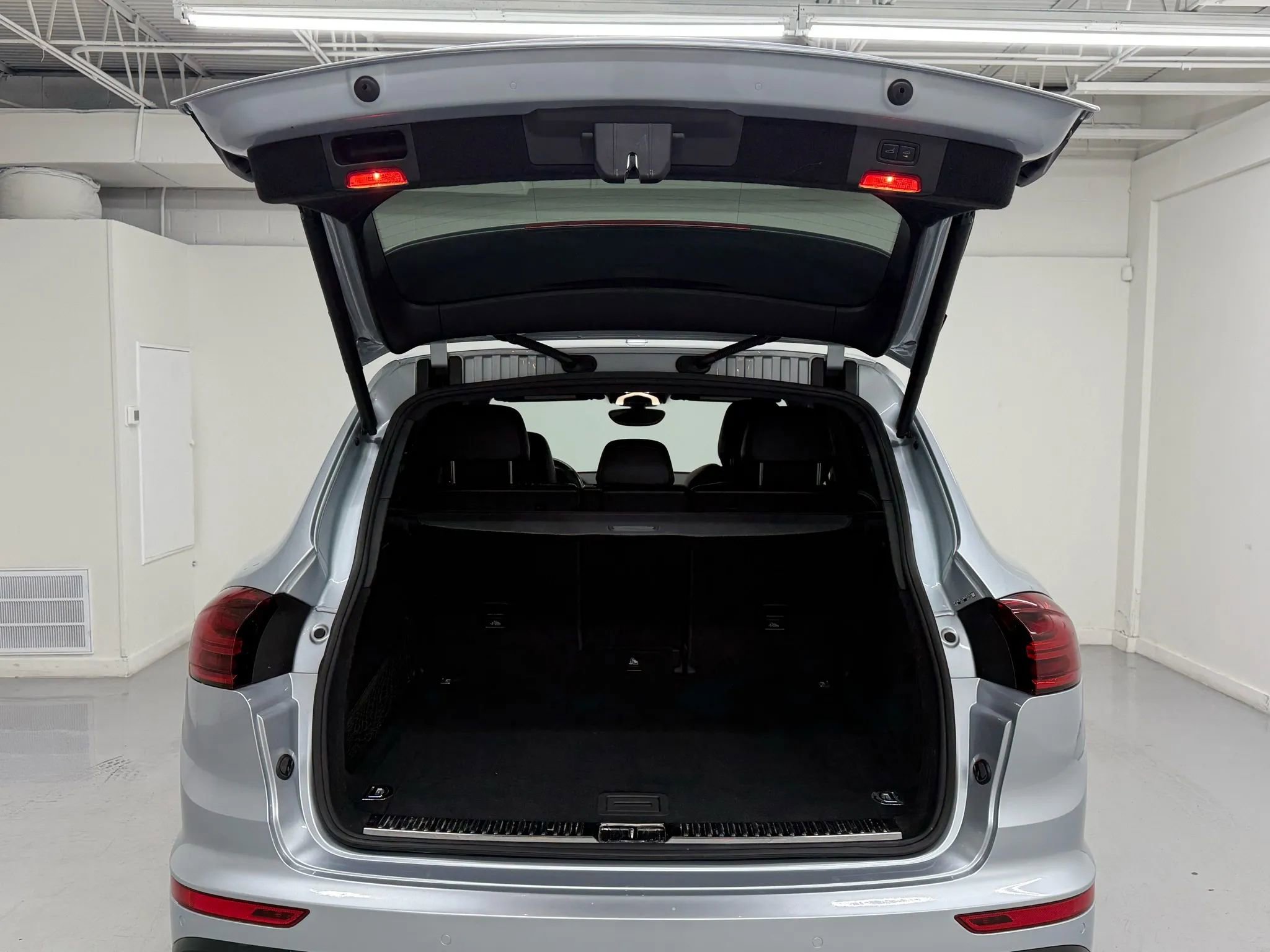 Used 2018 Porsche Cayenne Platinum Edition image 36