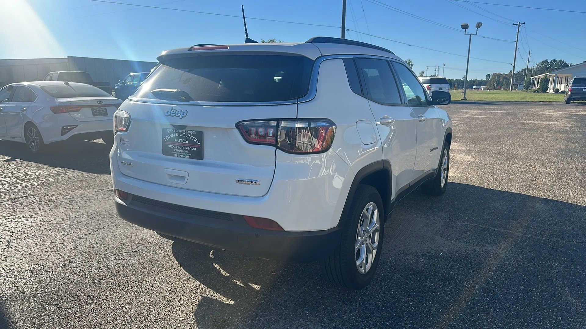 Used 2024 Jeep Compass Latitude image 5
