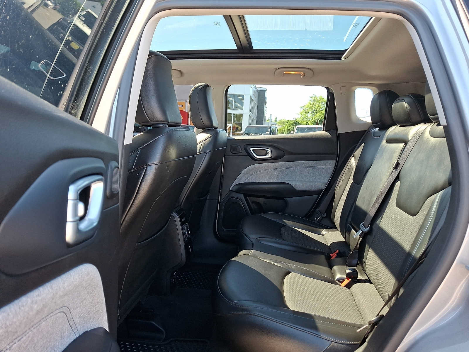 Used 2022 Jeep Compass Latitude AWD/4WD image 10