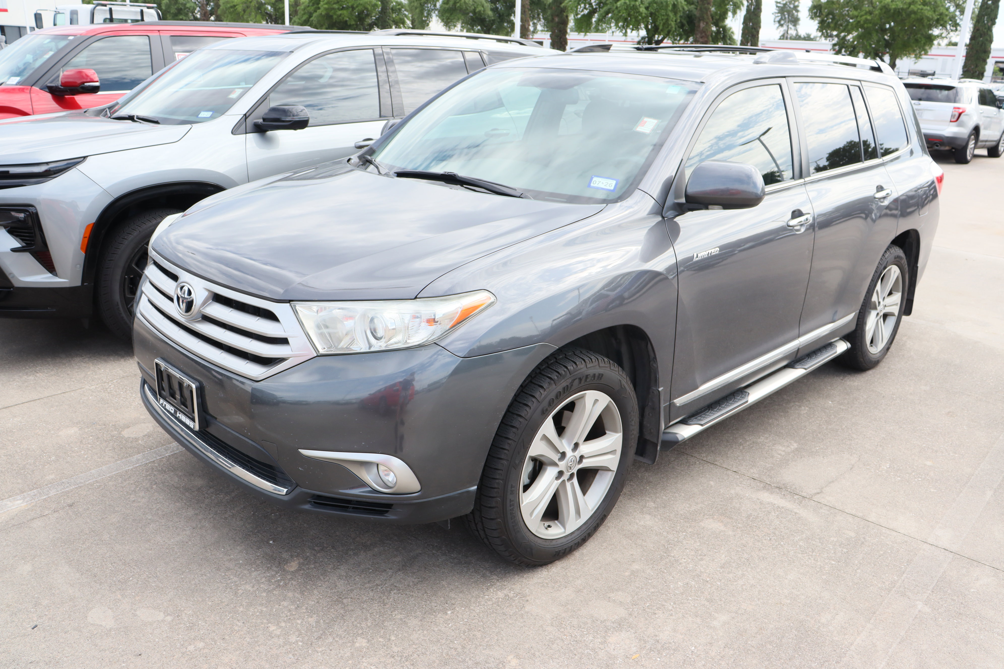 Used 2012 Toyota Highlander Limited w/ Tow Pkg image 3