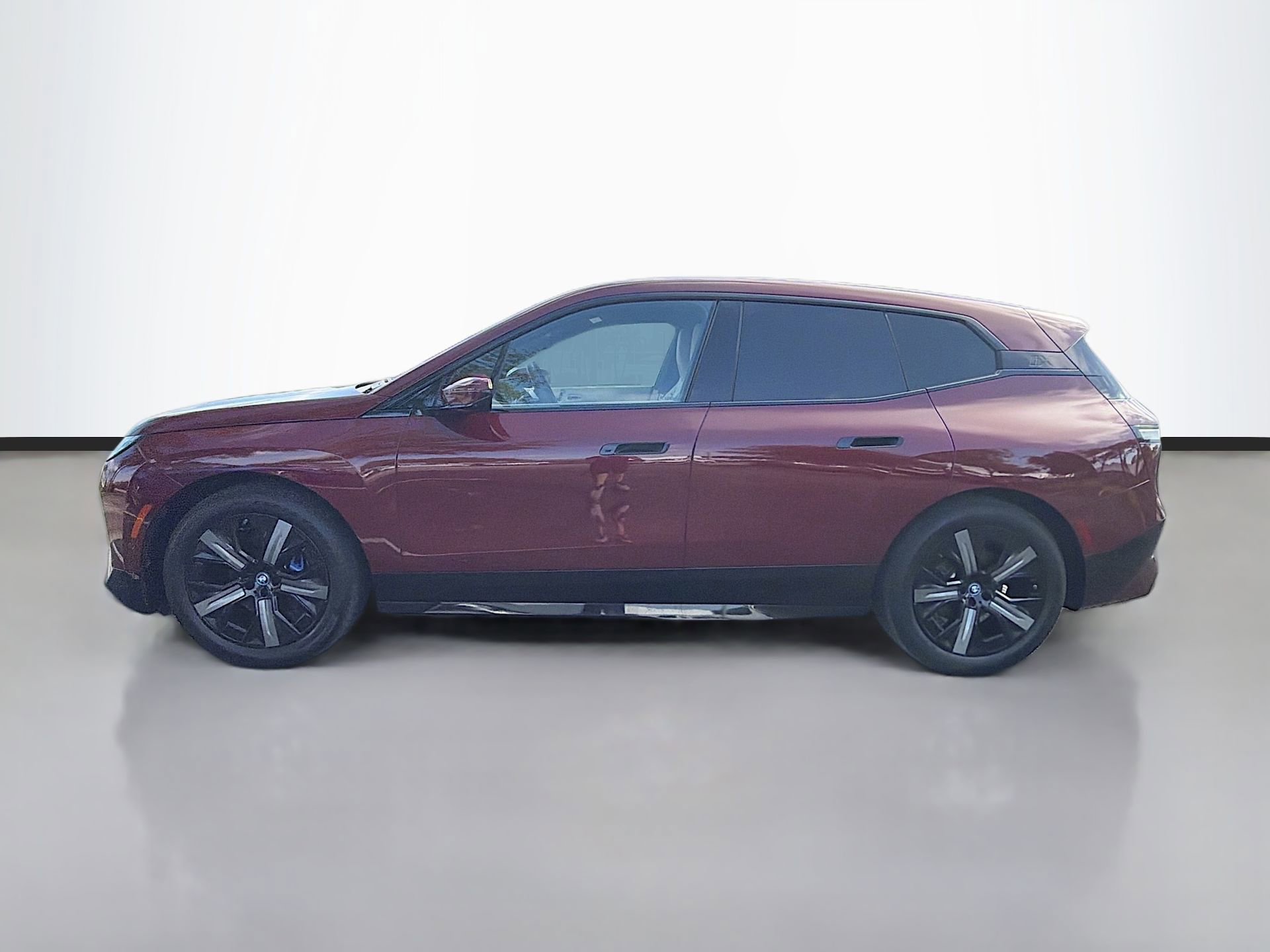 Certified 2025 BMW iX xDrive50 w/ Premium Package image 7