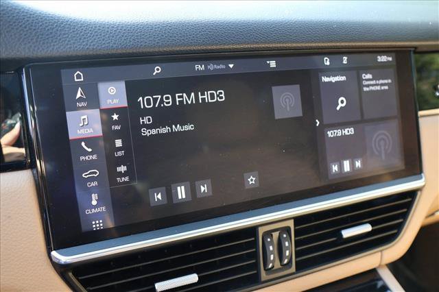 Used 2019 Porsche Cayenne AWD/4WD image 18