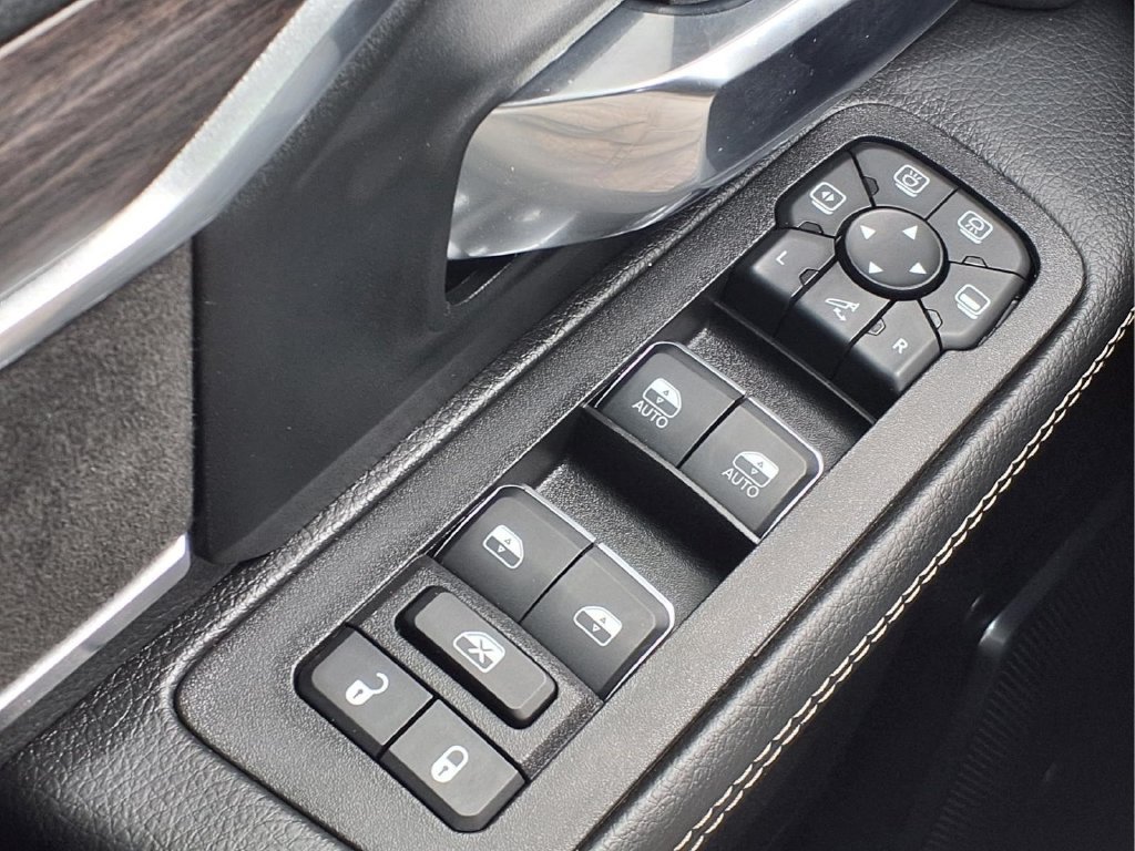 Used 2026 RAM 2500 Laramie AWD/4WD image 19