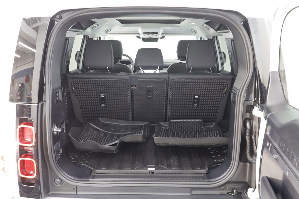 Used 2025 Land Rover Defender 110 S image 17