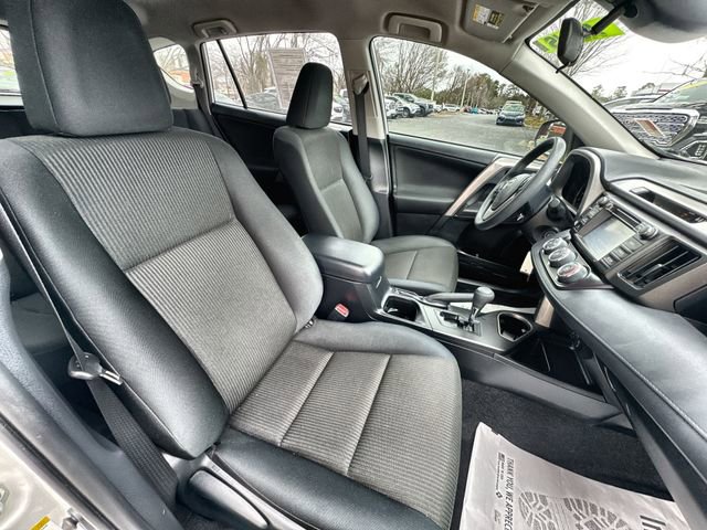 Used 2018 Toyota RAV4 LE image 31