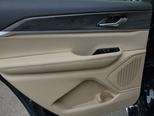 Certified 2024 Jeep Grand Cherokee L Limited AWD/4WD image 18