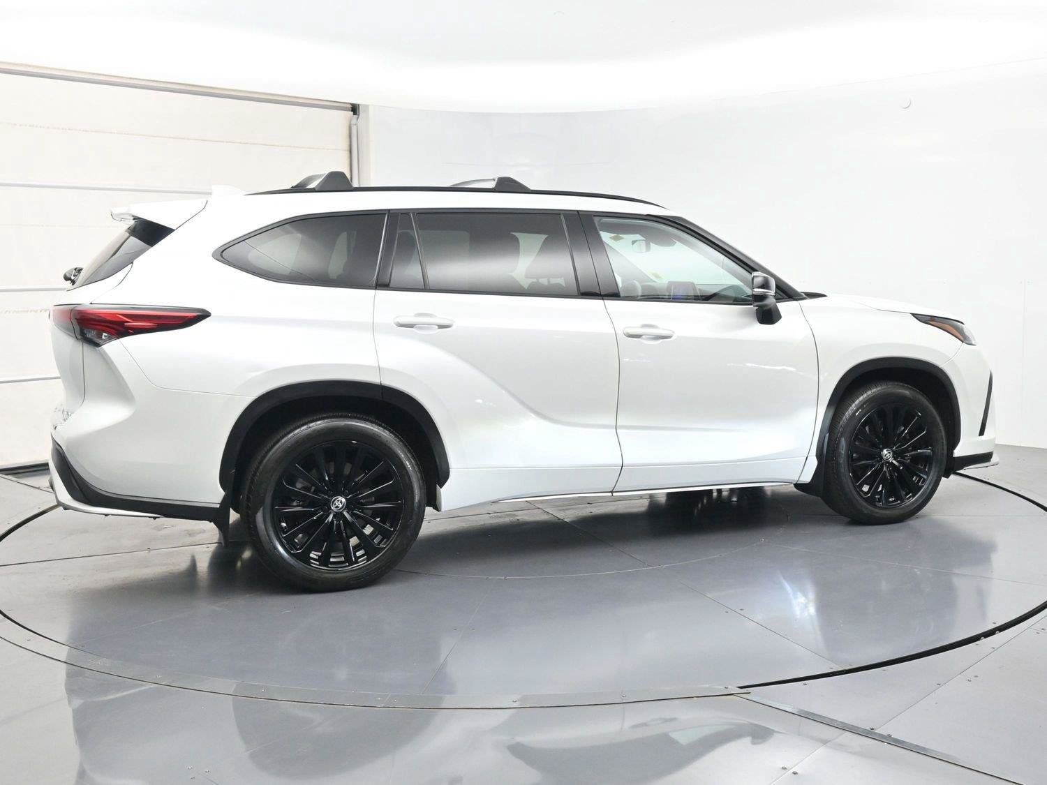 Used 2023 Toyota Highlander XSE AWD/4WD image 30