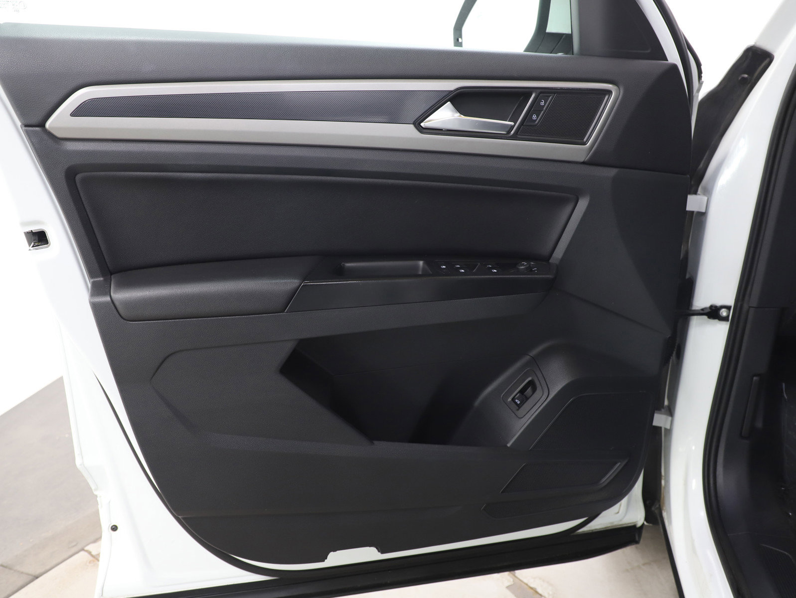 Used 2021 Volkswagen Atlas SE w/ Panoramic Sunroof Package image 25