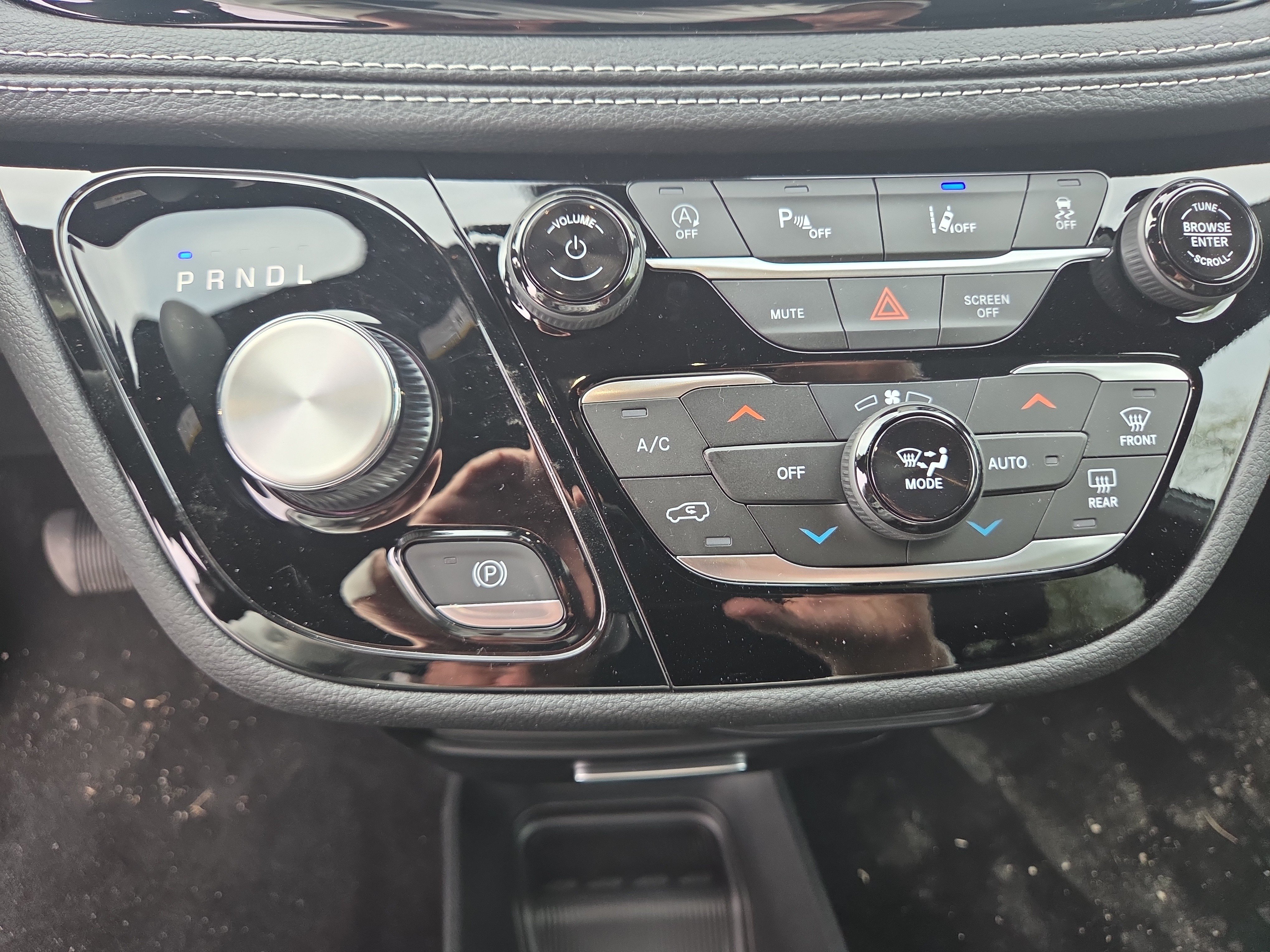 New 2026 Chrysler Pacifica Select AWD/4WD image 8