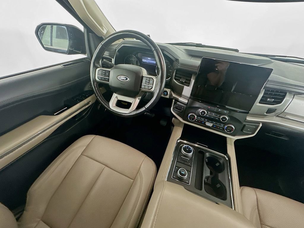 Used 2023 Ford Expedition Max XLT image 9