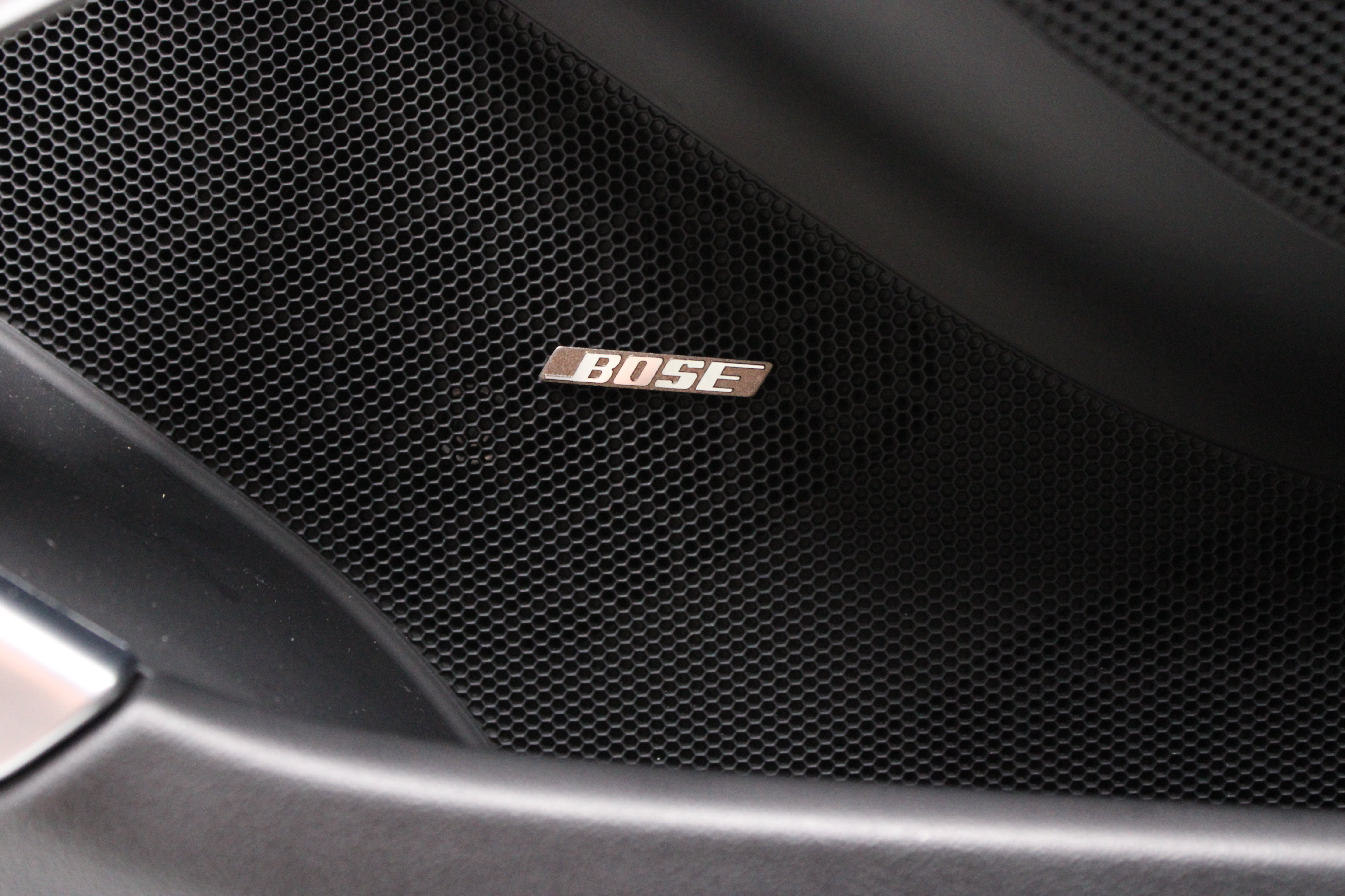 Used 2025 Porsche 718 Cayman S w/ Sportdesign Package RWD image 8