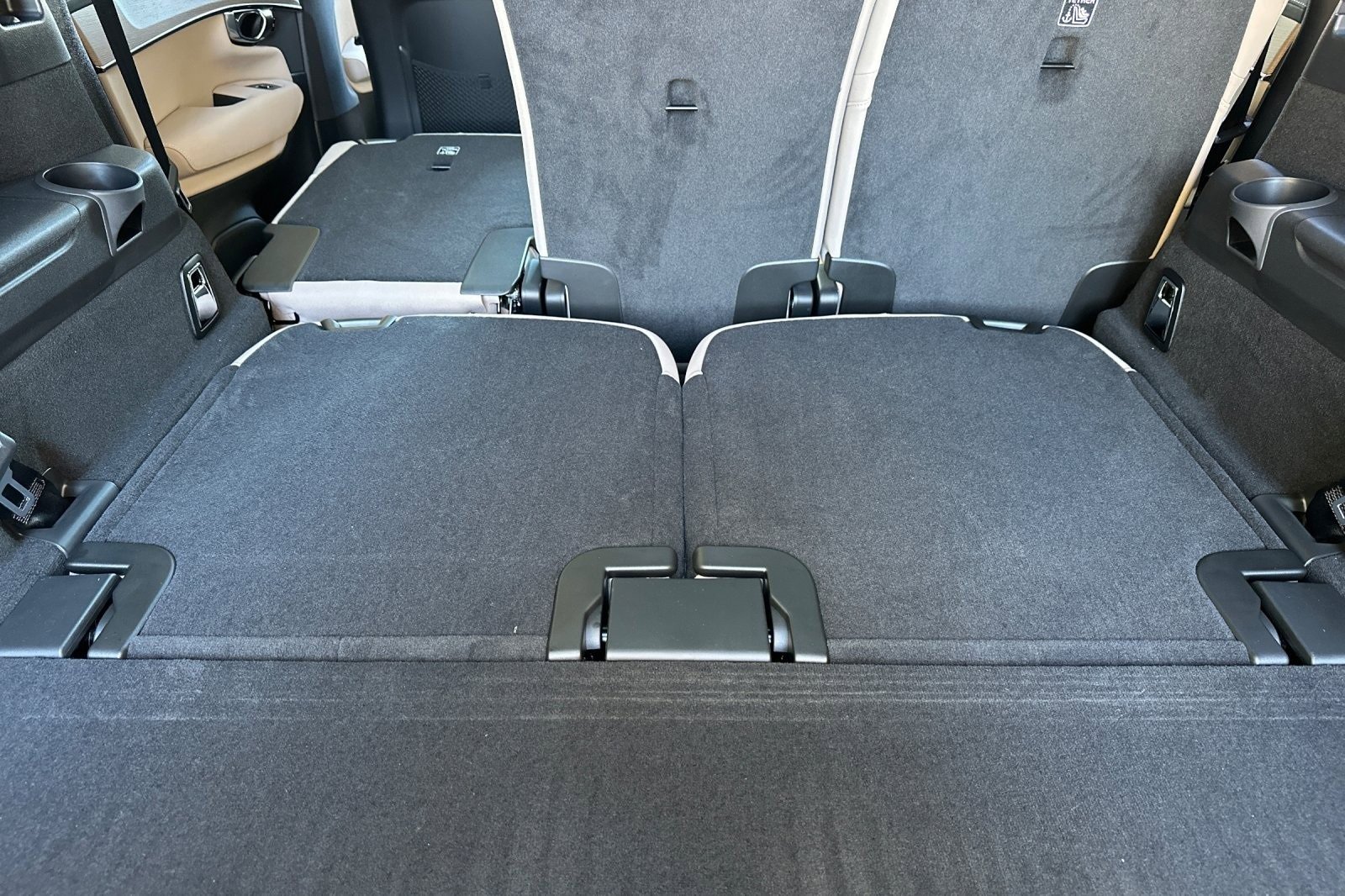 New 2026 Volvo XC90 T8 Plus image 18