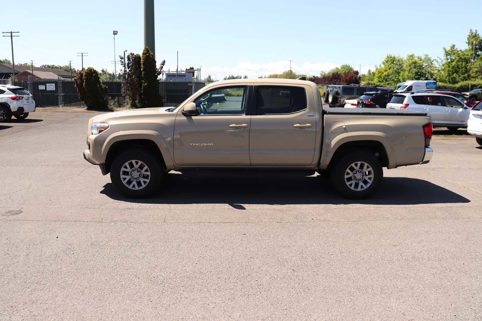 Used 2019 Toyota Tacoma SR5 AWD/4WD image 8