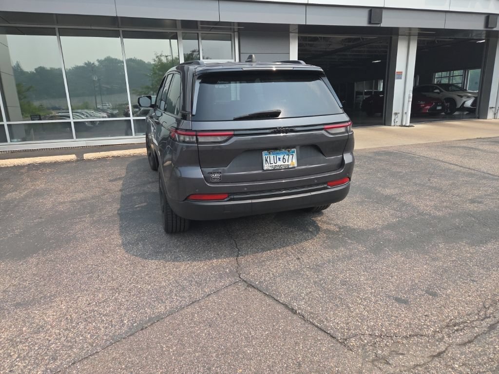 Used 2023 Jeep Grand Cherokee Altitude AWD/4WD image 13