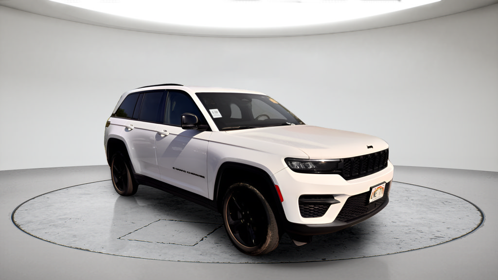 Used 2023 Jeep Grand Cherokee Altitude AWD/4WD image 1