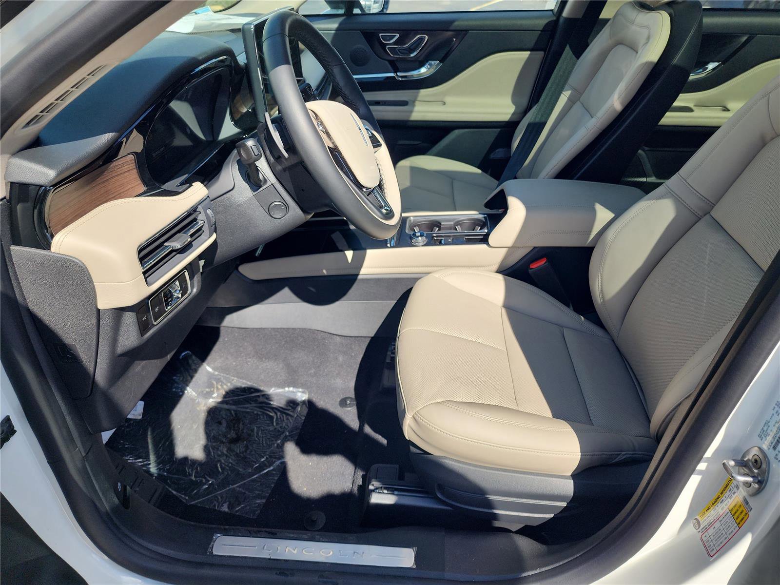 New 2026 Lincoln Corsair Reserve image 17