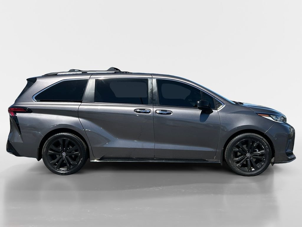 Used 2022 Toyota Sienna XSE w/ XSE Plus Package FWD image 7