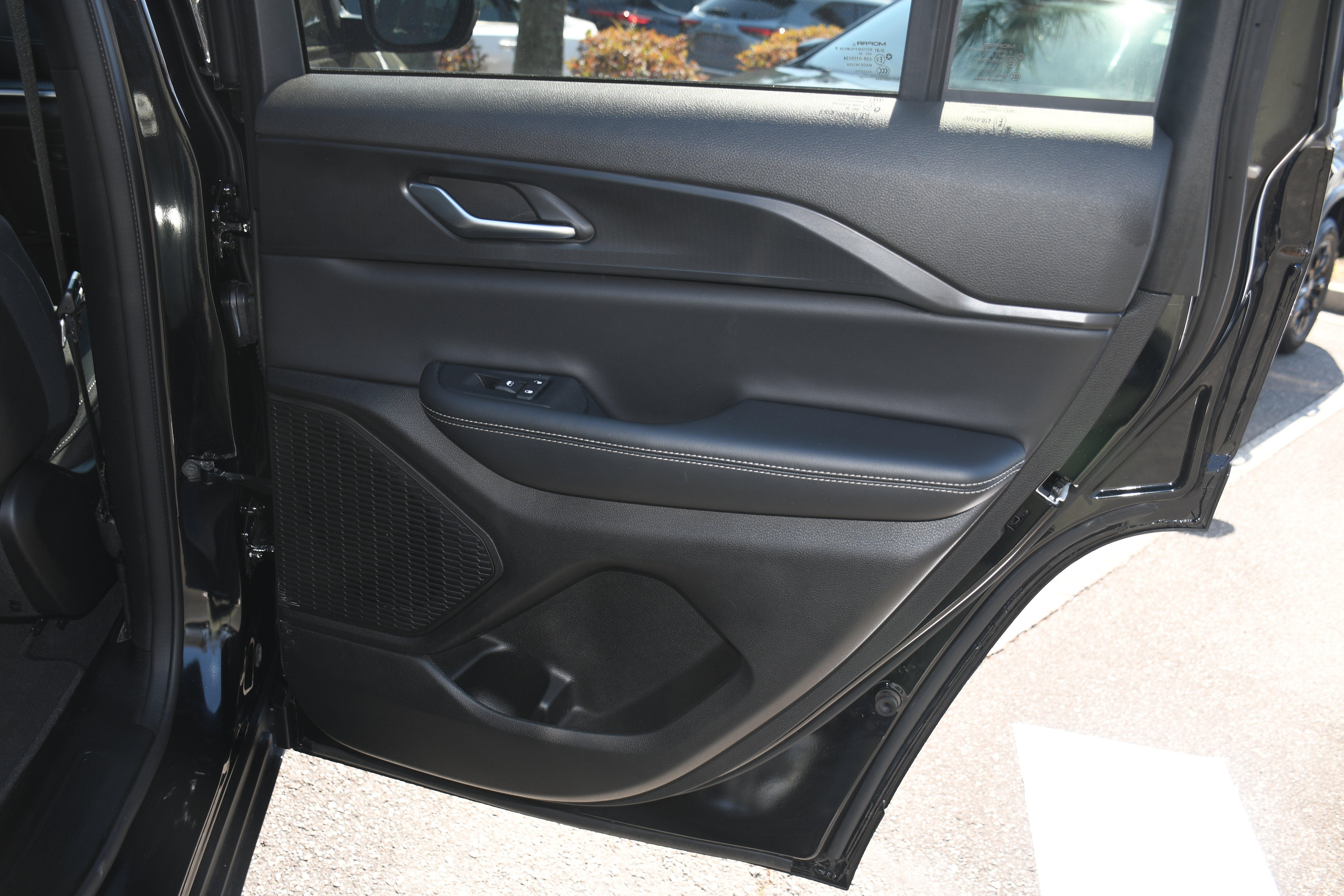 Used 2024 Jeep Grand Cherokee Laredo w/ Luxury Tech Group I image 19