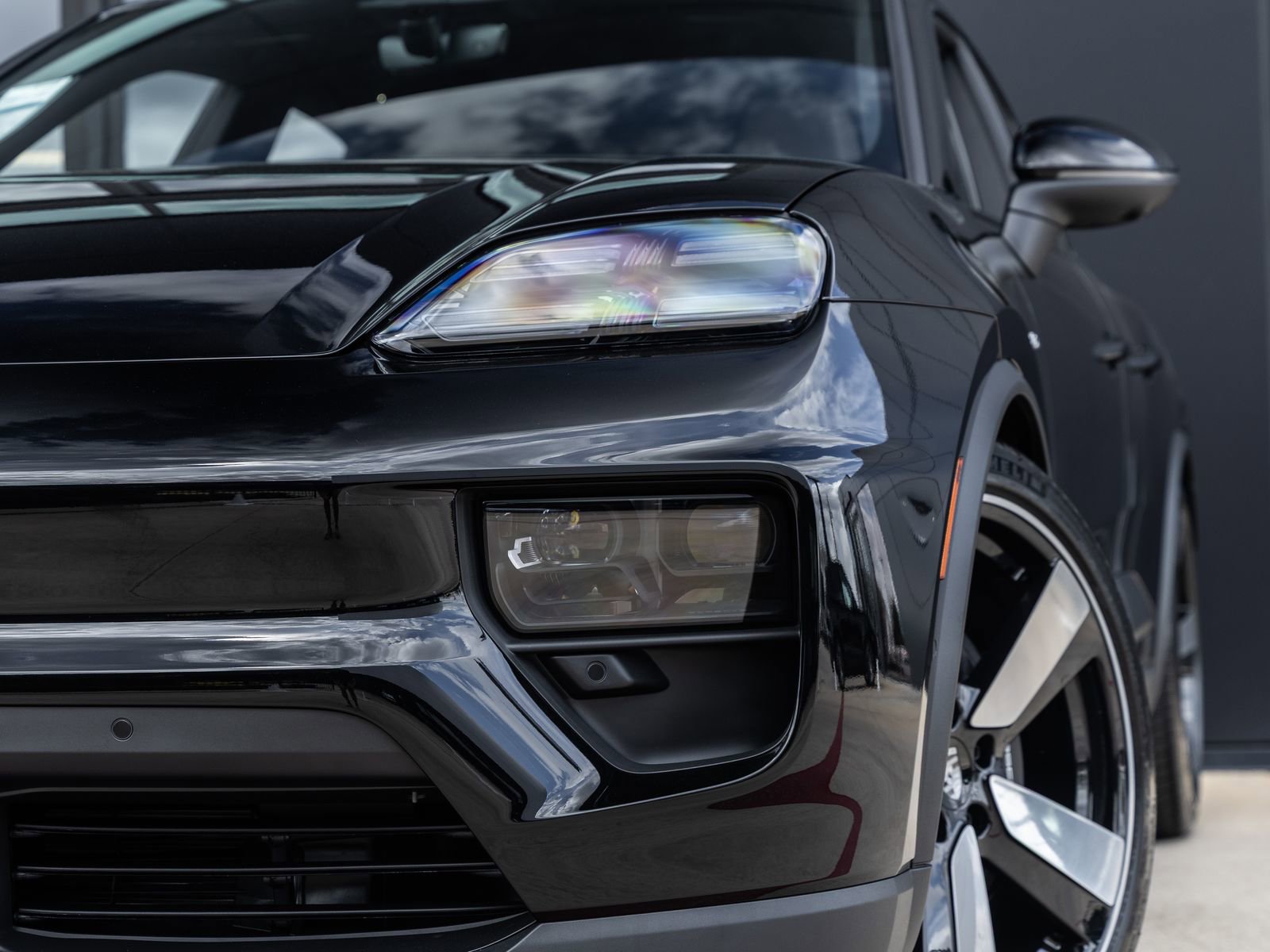 New 2026 Porsche Macan Electric RWD image 17