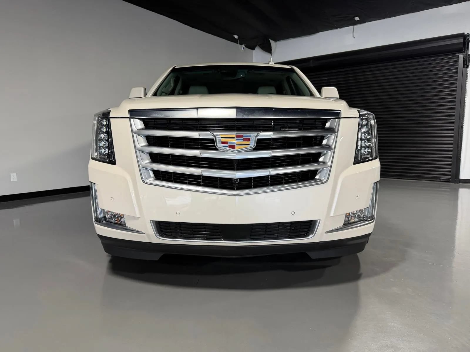 Used 2015 Cadillac Escalade Premium AWD/4WD image 2
