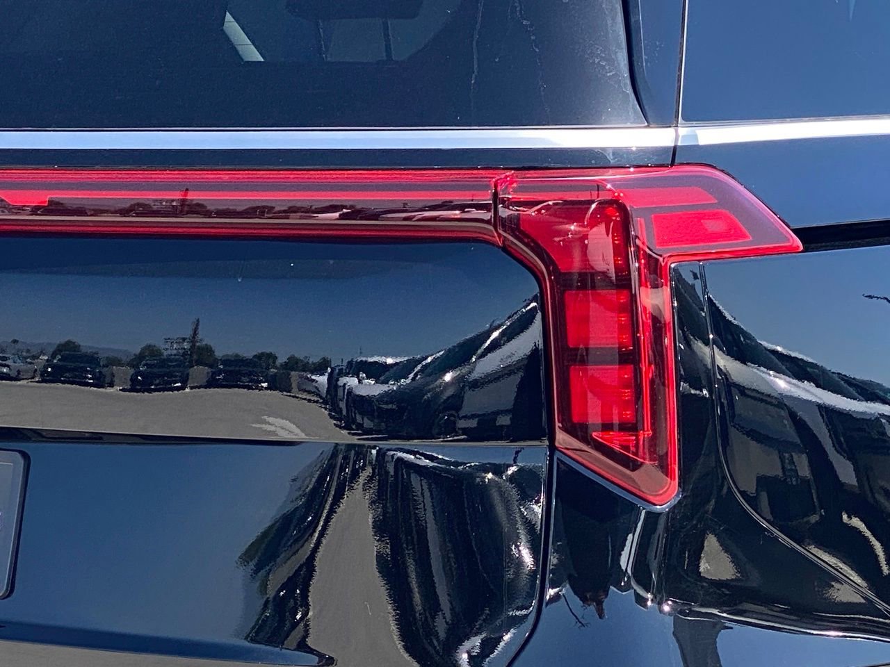 New 2026 Kia Carnival EX FWD image 4