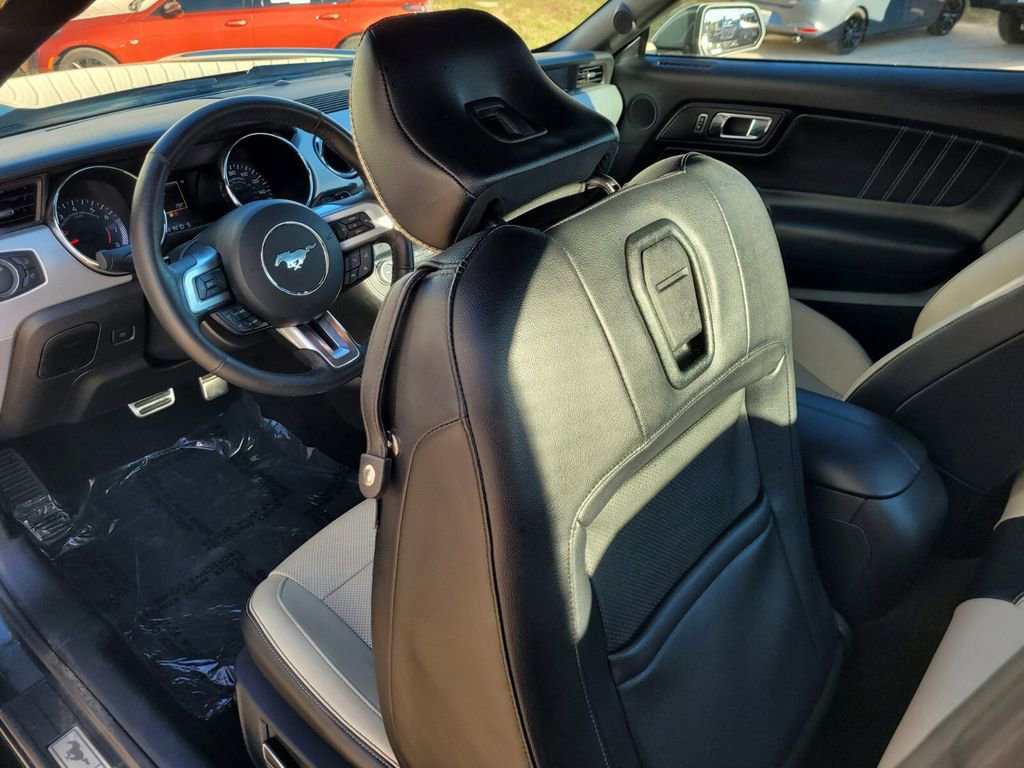 Used 2016 Ford Mustang Premium image 19