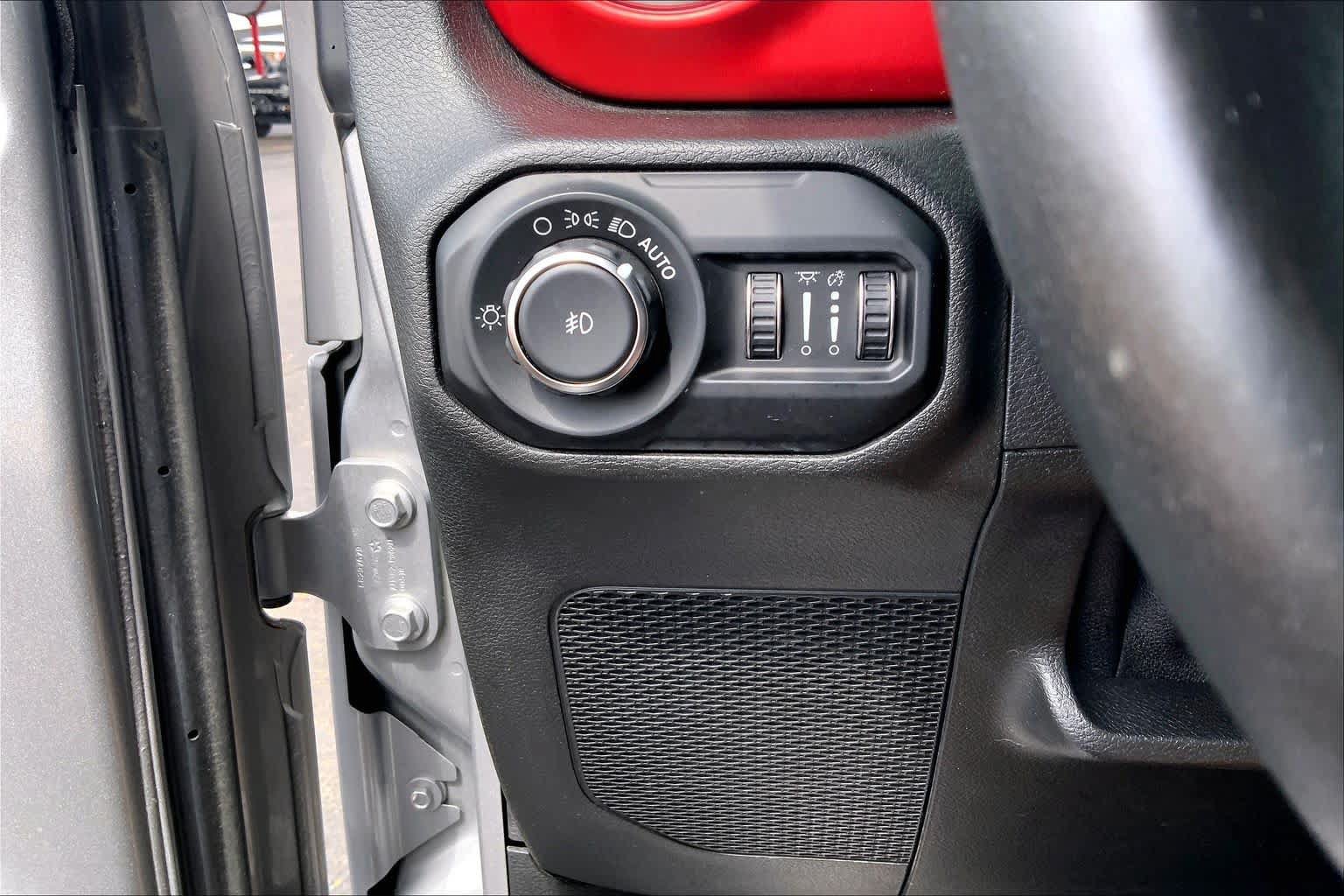 Used 2018 Jeep Wrangler Unlimited Rubicon AWD/4WD image 36