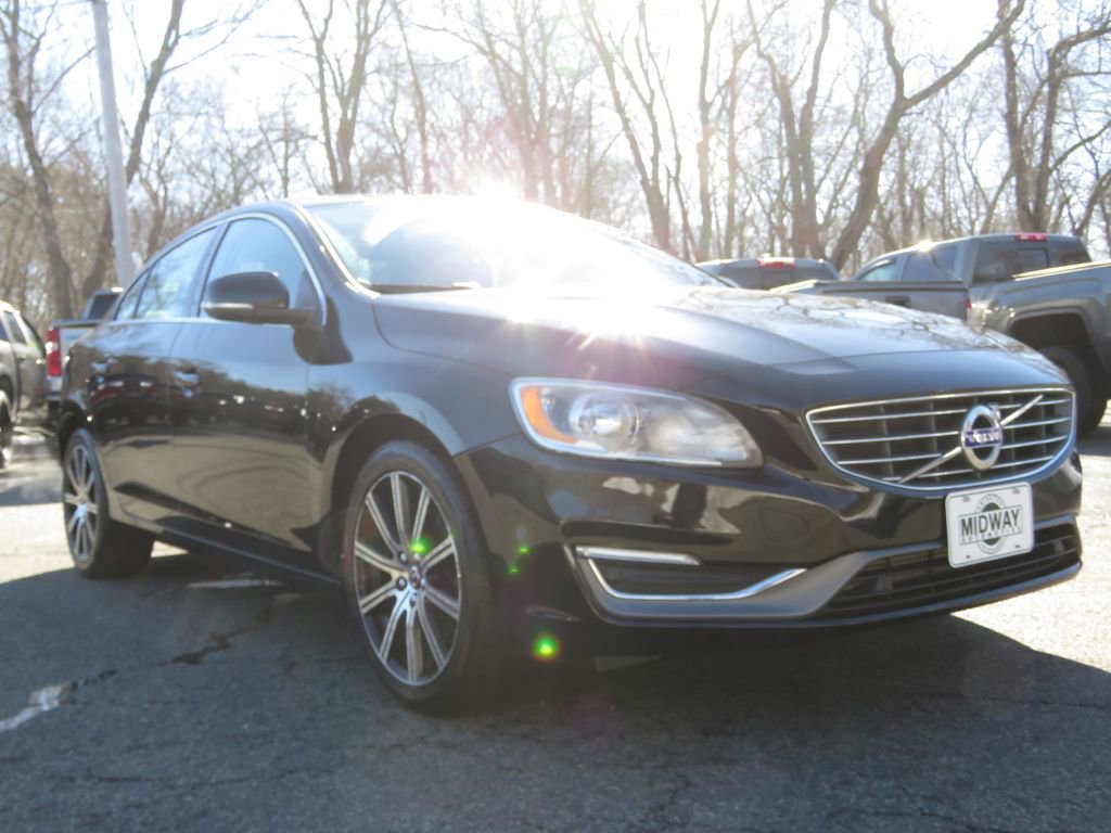 Used 2018 Volvo S60 T5 Inscription image 3