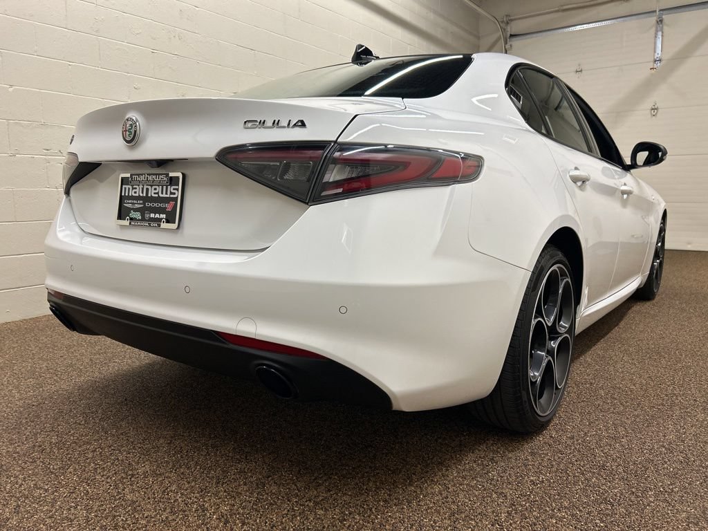 Used 2024 Alfa Romeo Giulia Ti AWD/4WD image 2