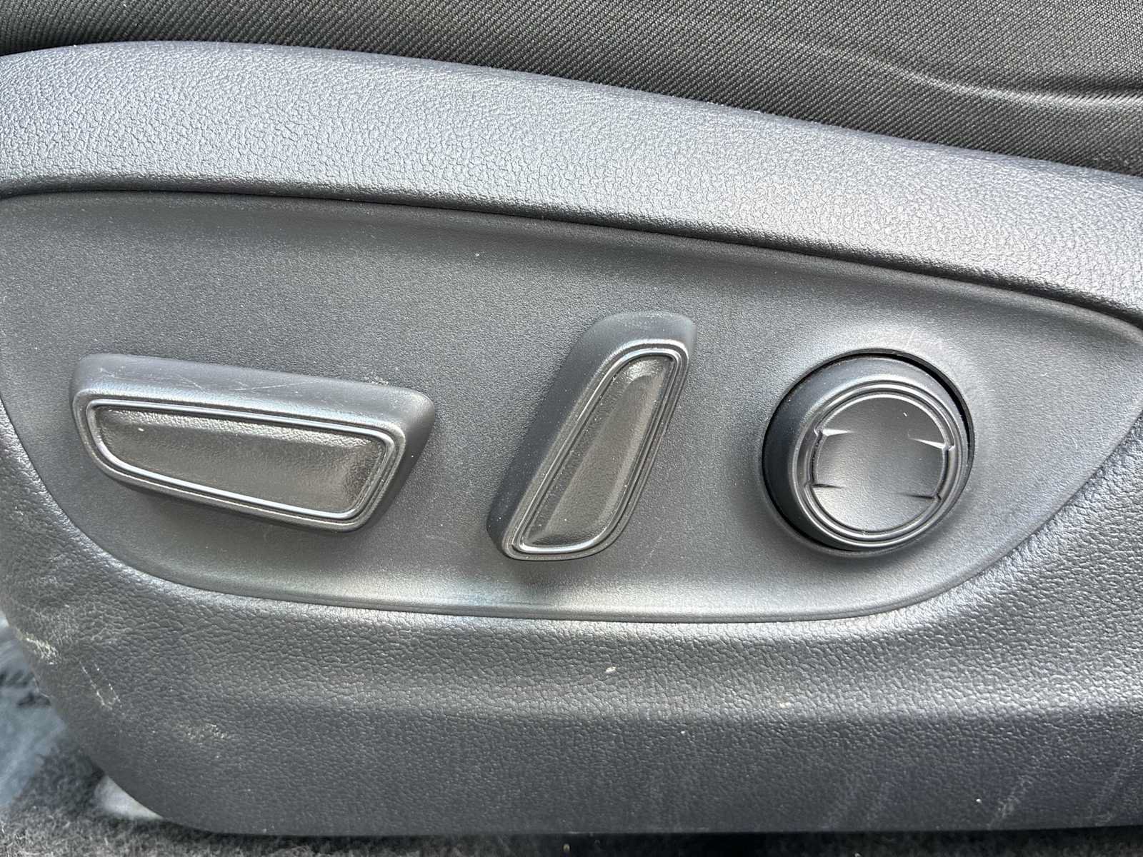 Used 2025 Toyota RAV4 XLE AWD/4WD image 14