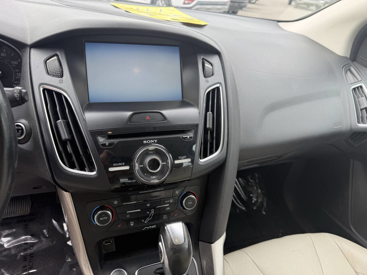 Used 2015 Ford Focus Titanium w/ Titanium Technology Package FWD image 12