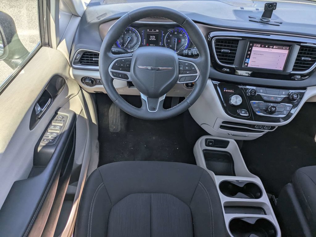 Used 2023 Chrysler Voyager LX FWD image 15