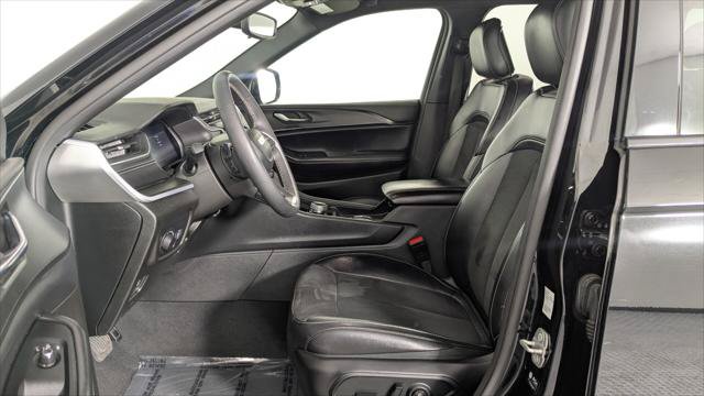 Used 2024 Jeep Grand Cherokee Altitude RWD image 14