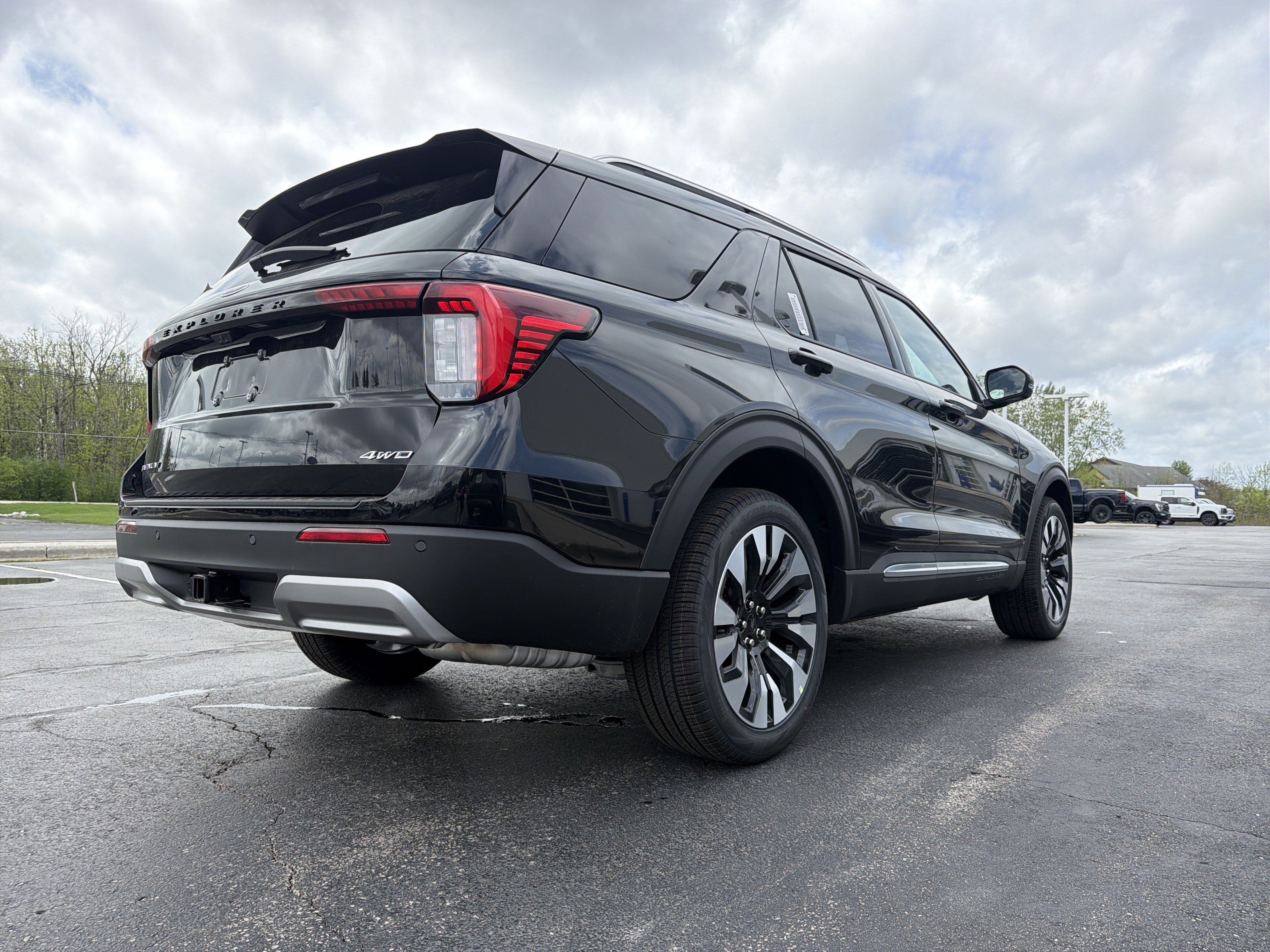 New 2026 Ford Explorer Platinum w/ LUX Leather Package AWD/4WD image 9