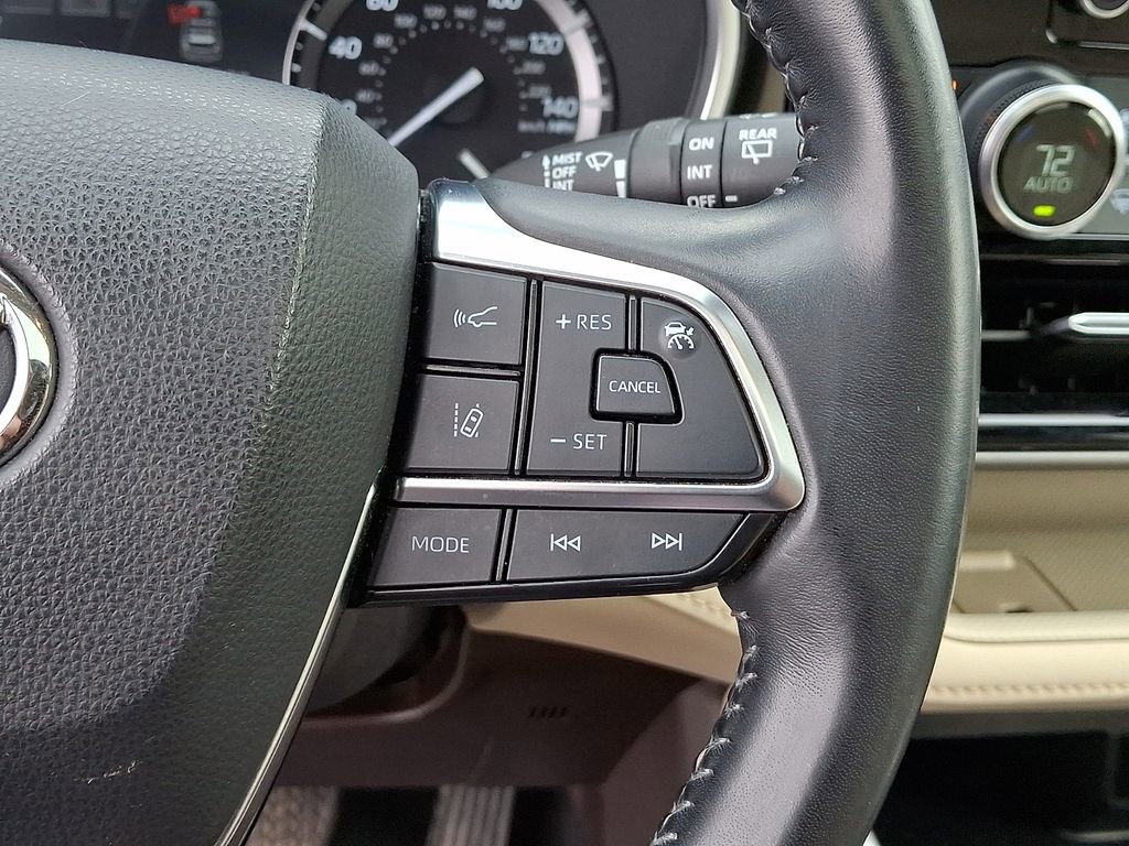 Used 2021 Toyota Highlander XLE image 24