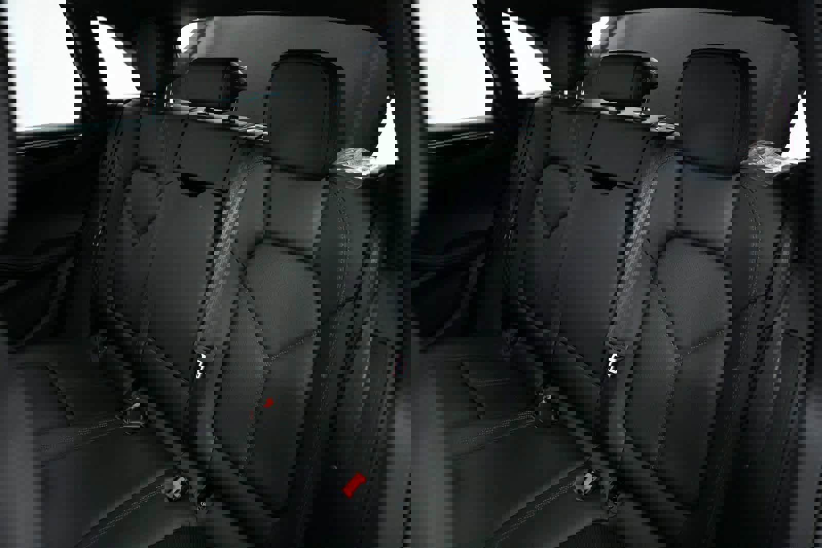 Certified 2025 Porsche Macan image 30