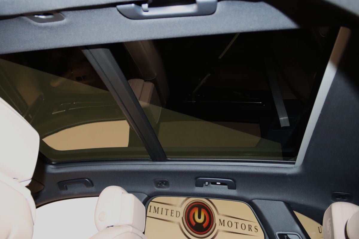 Used 2022 Porsche Cayenne Platinum Edition AWD/4WD image 14