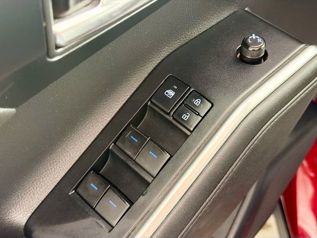 Used 2020 Toyota Highlander XLE image 10