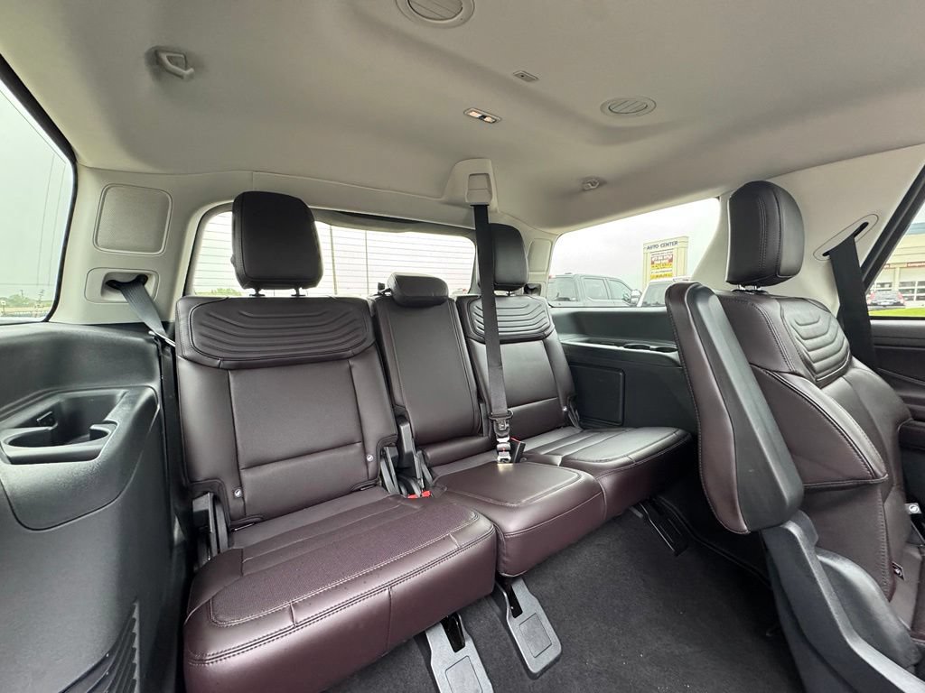 Used 2025 Ford Expedition Platinum w/ Platinum Ultimate Package AWD/4WD image 39