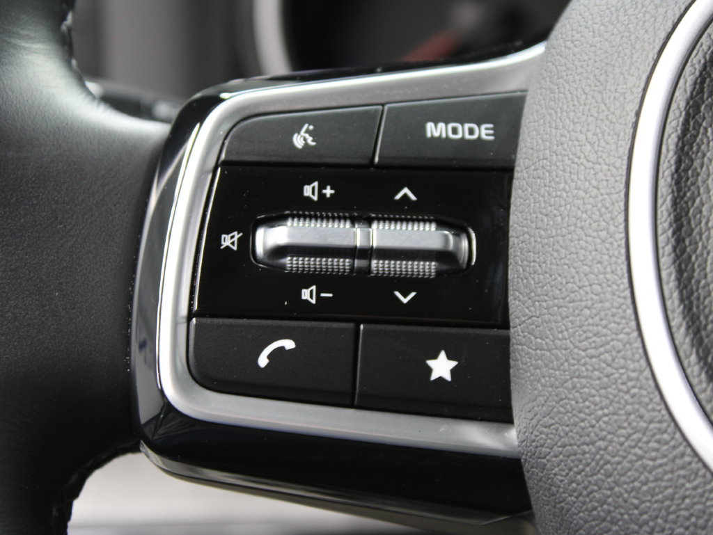 Used 2023 Kia Carnival EX FWD image 51