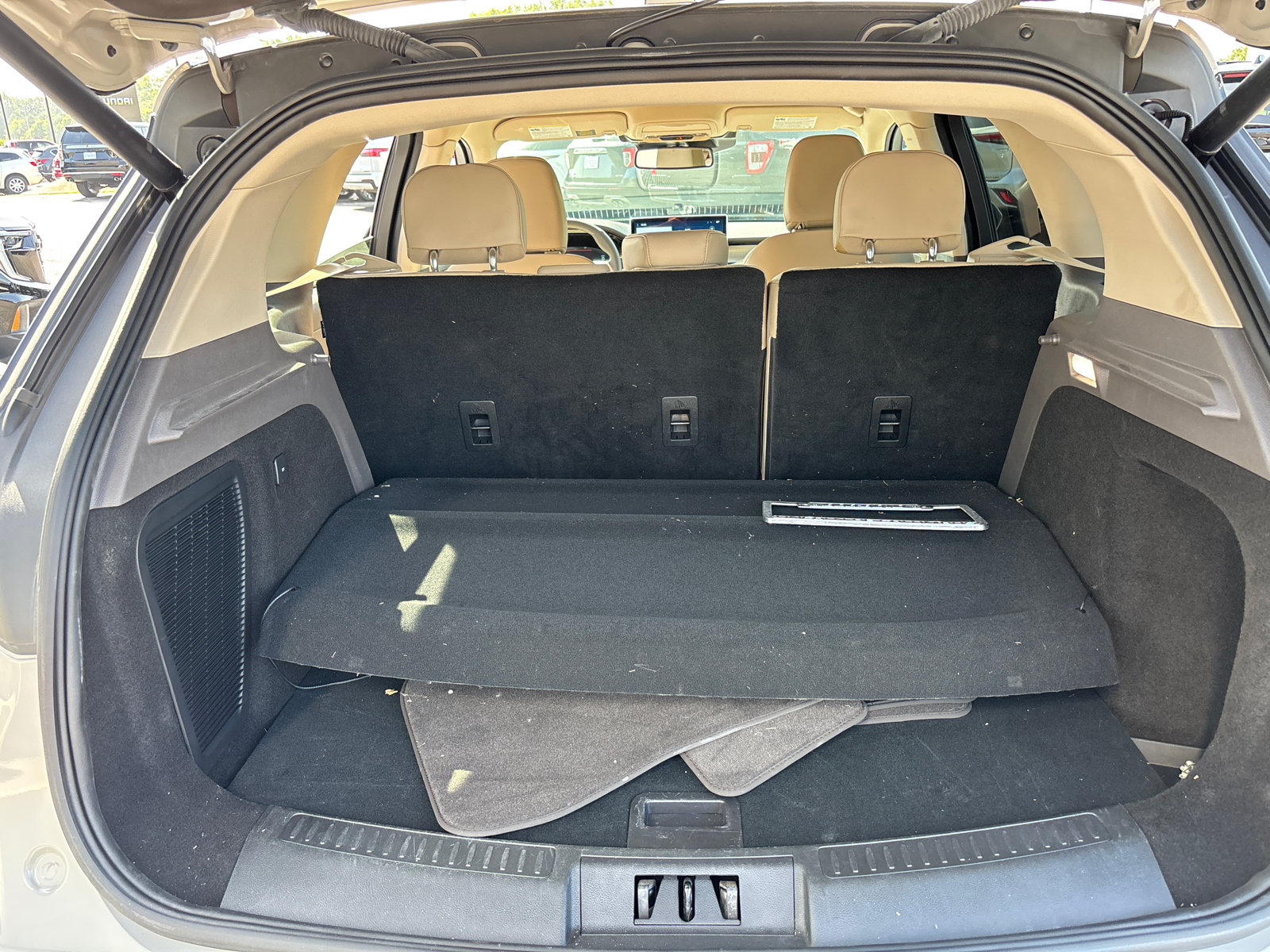 Certified 2023 Lincoln Corsair AWD w/ Rear Removable Package Tray image 9