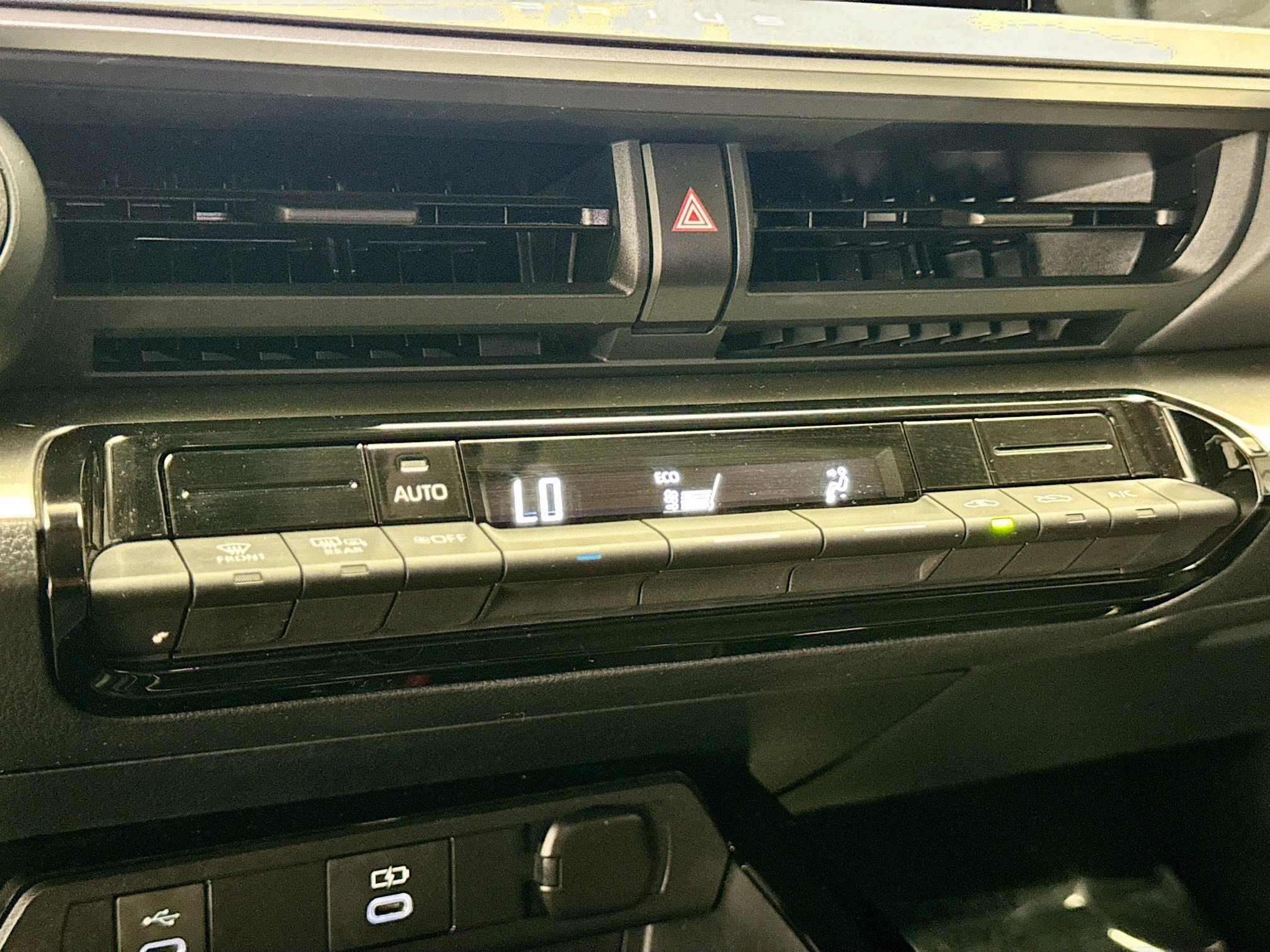 Used 2024 Toyota Prius Limited image 10