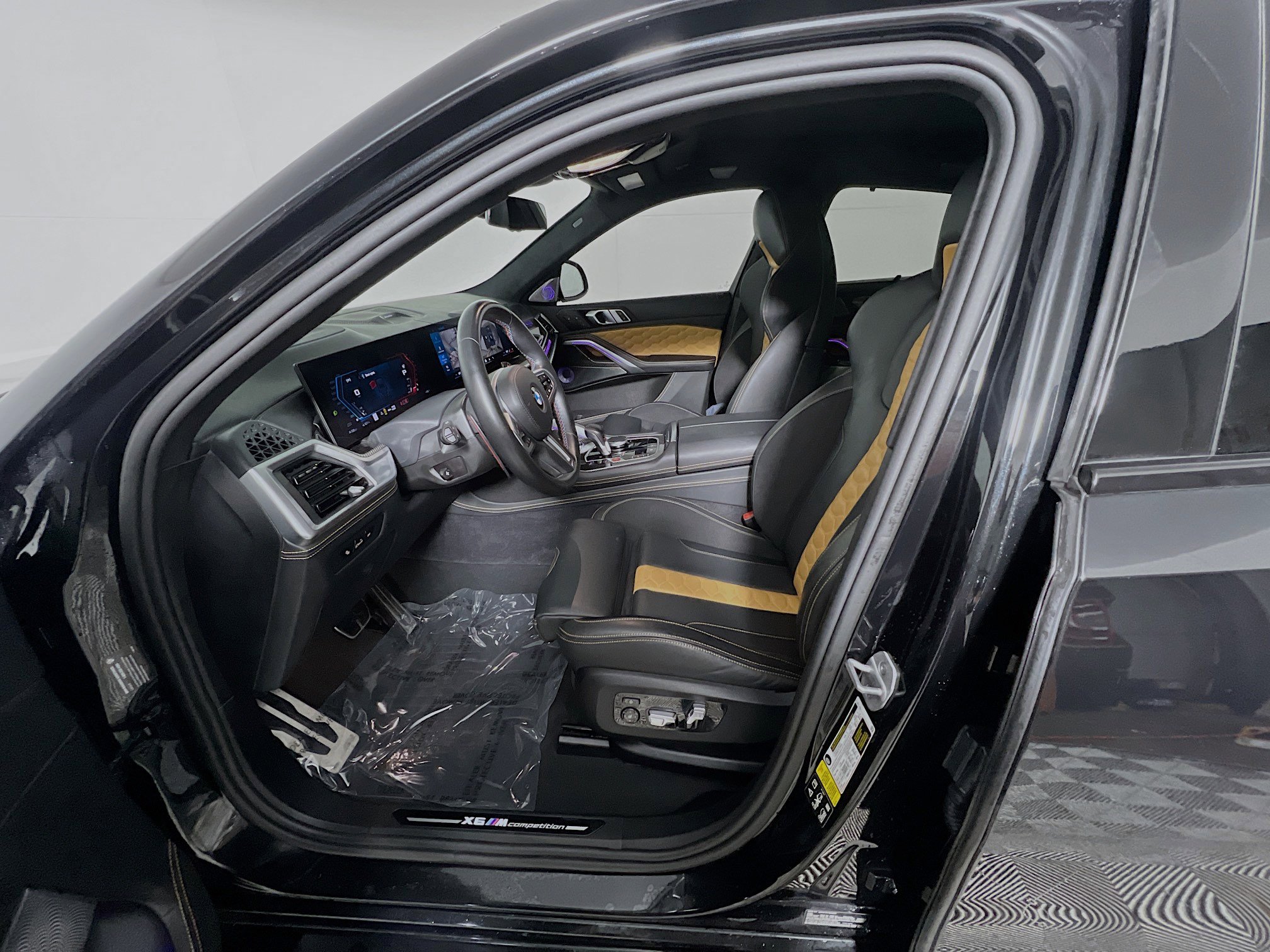 Used 2024 BMW X6 M Competition w/ Executive Package image 15